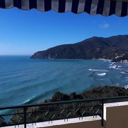 Enrica With Amazing View Apartmán