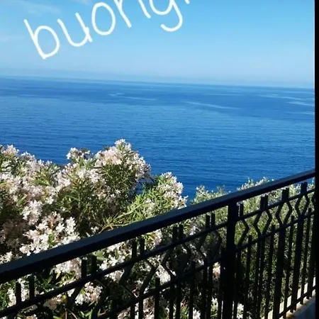 Enrica With Amazing View Apartmán