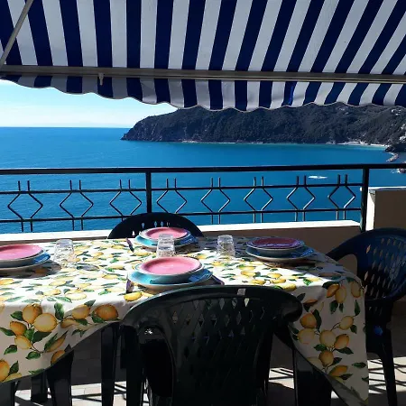 Enrica With Amazing View Moneglia