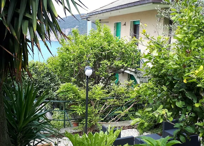 Enrica With Amazing View Moneglia